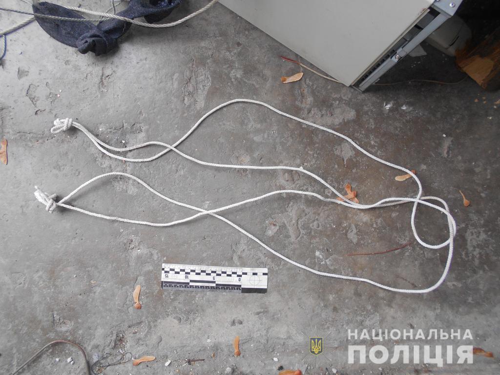 В Харькове повесилась школьница: подробности трагедии 