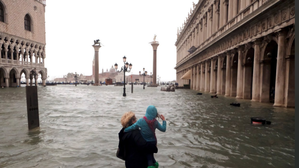 Венеція потопає через негоду: опубліковані лякаючі фото