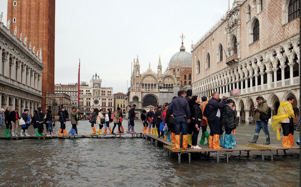 Венеція потопає через негоду: опубліковані лякаючі фото