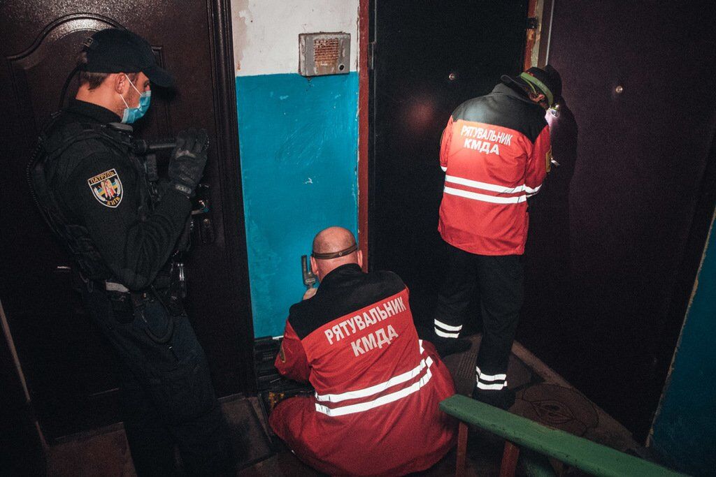 Пролежал две недели: в Киеве обнаружили труп в жилом доме 
