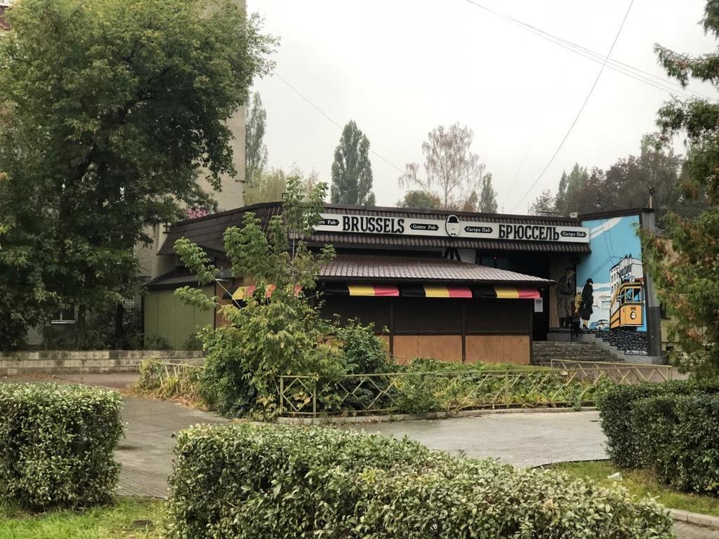 Местные бары почему-то названы столицами стран агрессивного блока НАТО / фото Роман Цимбалюк