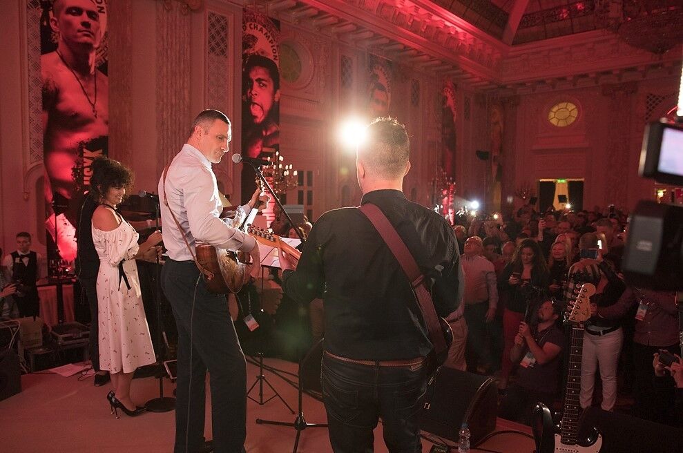 Кличко заспівав хіт The Beatles