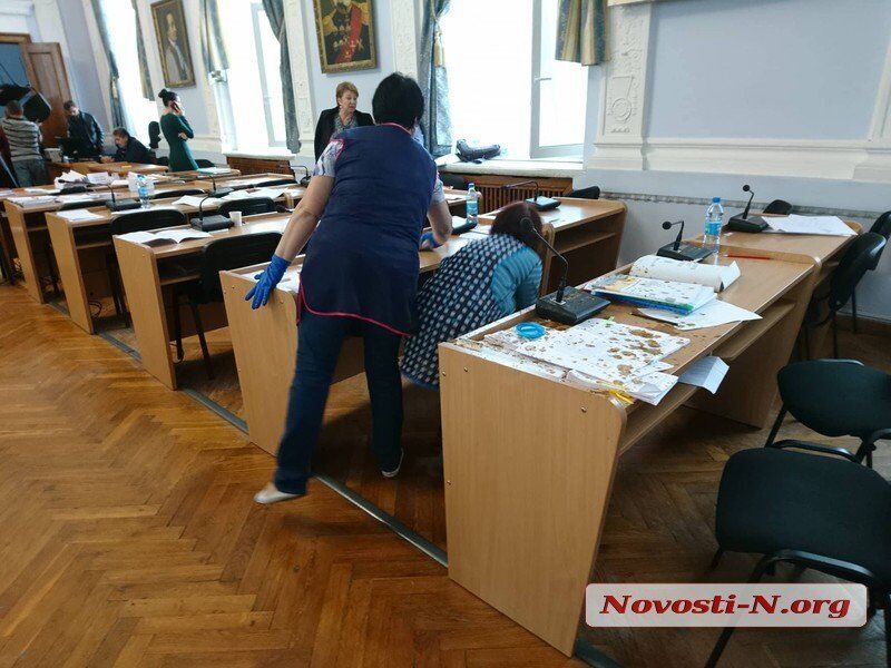 В Николаеве депутатов облили фекалиями: все подробности