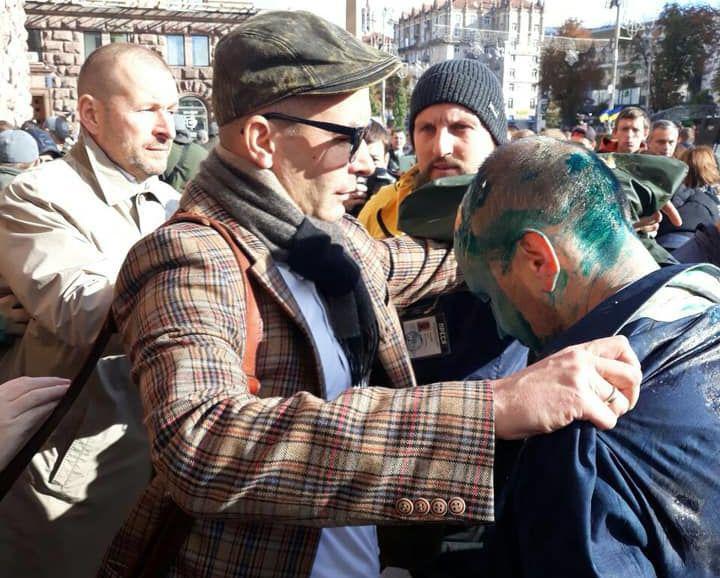 У Києві побили і облили зеленкою депутата: усі подробиці
