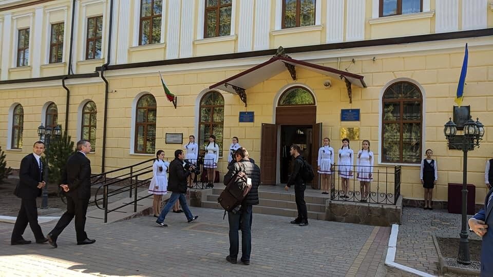 ''Не представляю, из чего он сделан'': блогер провела весь день с Порошенко