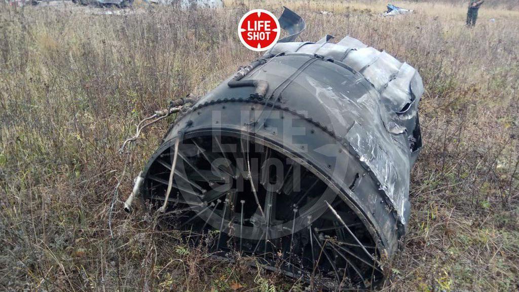В России загорелся и разбился истребитель МиГ-29: кадры с места ЧП