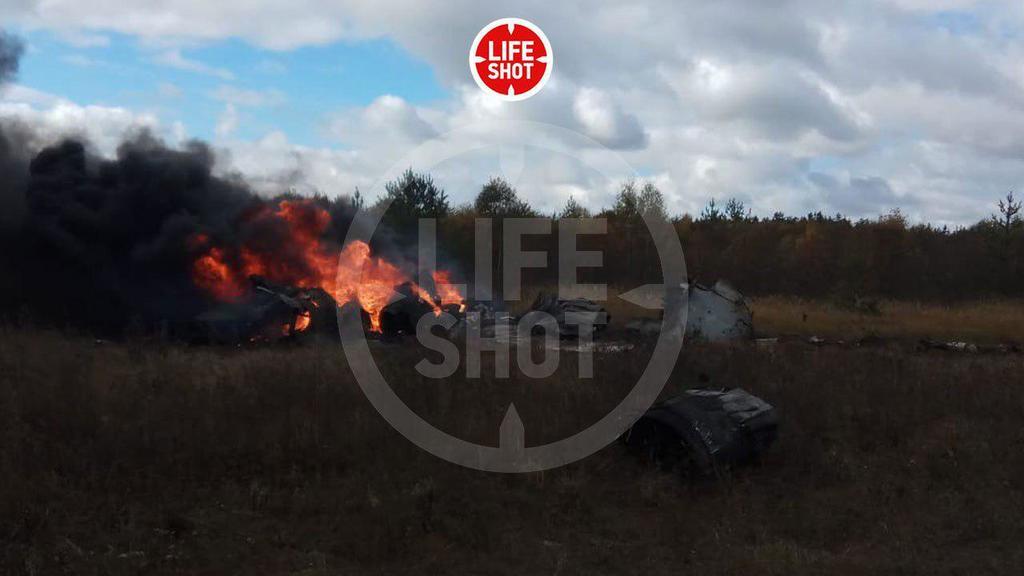 У Росії загорівся і розбився винищувач МіГ-29: кадри з місця НП