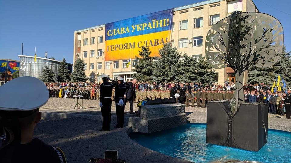 ''Не представляю, из чего он сделан'': блогер провела весь день с Порошенко