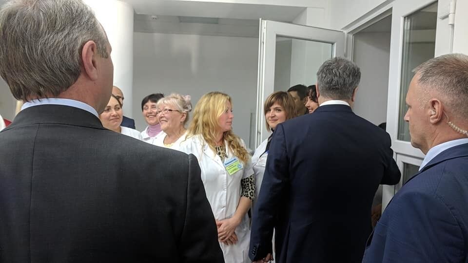 ''Не представляю, из чего он сделан'': блогер провела весь день с Порошенко