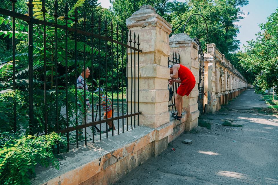 Люди и мелочи: фотограф показал необычные снимки Одессы