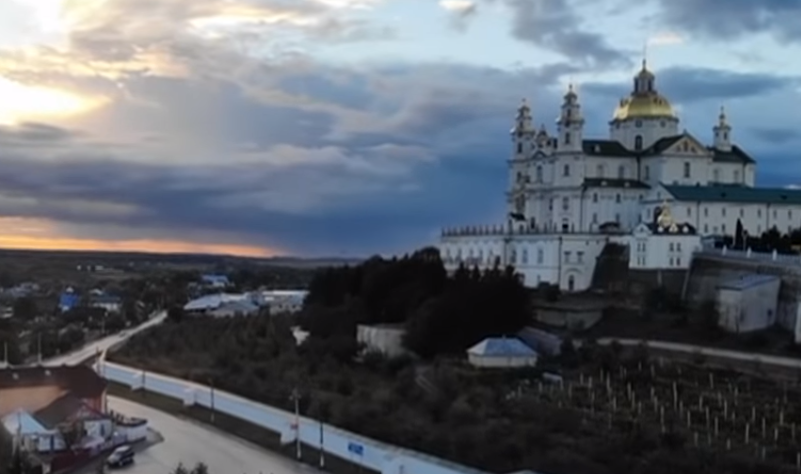 ''Россия, не Россия... Война - это такое!'' Прихожане Почаевской лавры вступились за МП