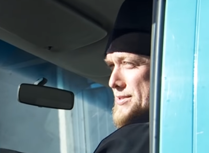 ''Россия, не Россия... Война - это такое!'' Прихожане Почаевской лавры вступились за МП