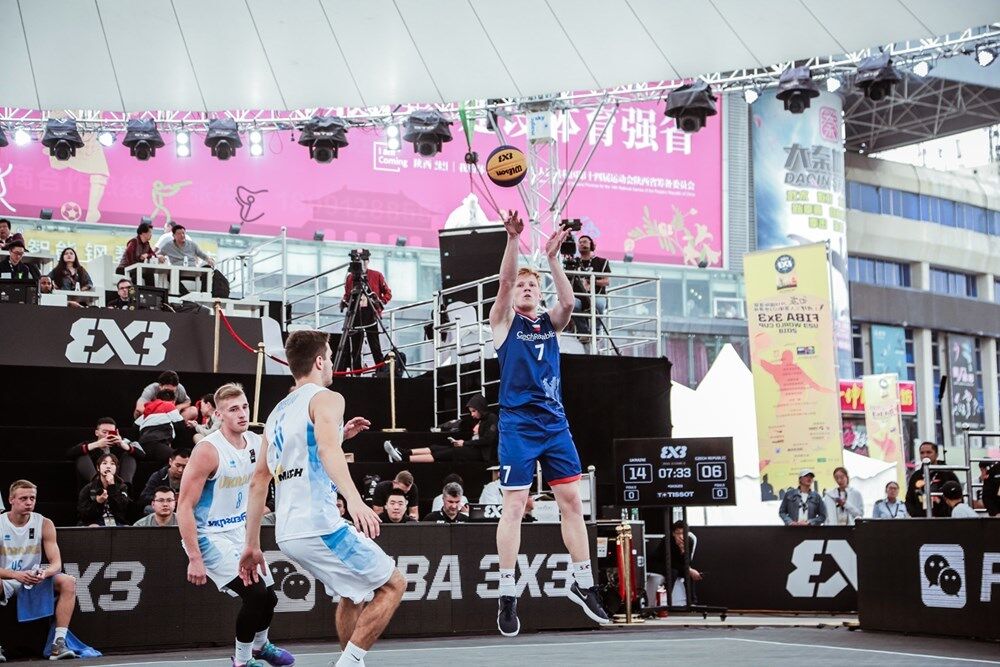 Украинцы в роскошном стиле вышли в четвертьфинал КМ U-23 по баскетболу 3х3
