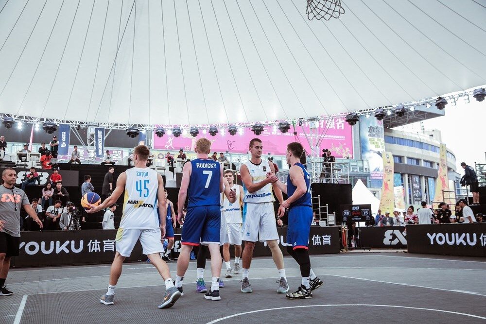 Украинцы в роскошном стиле вышли в четвертьфинал КМ U-23 по баскетболу 3х3
