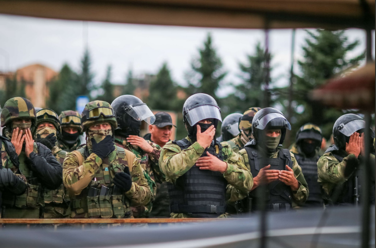 ''Тысячи людей'': в Ингушетии собрали ''майдан'' против путинского Кадырова