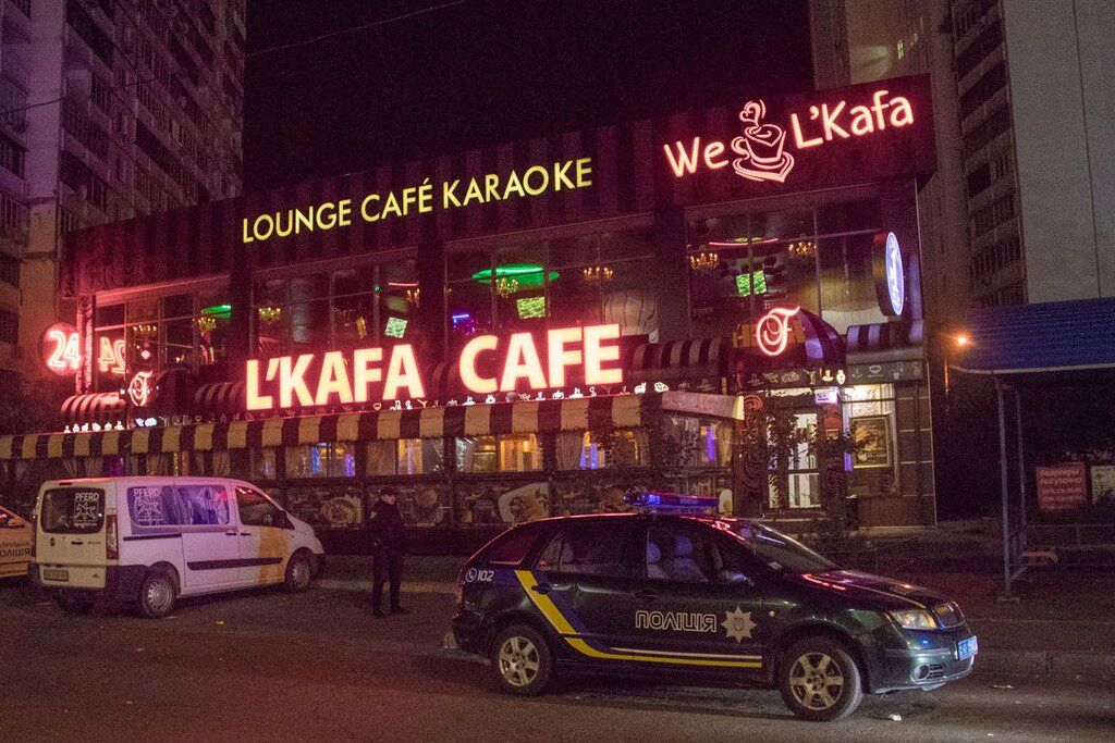 В Киеве клиенты устроили стрельбу в кафе: есть раненые