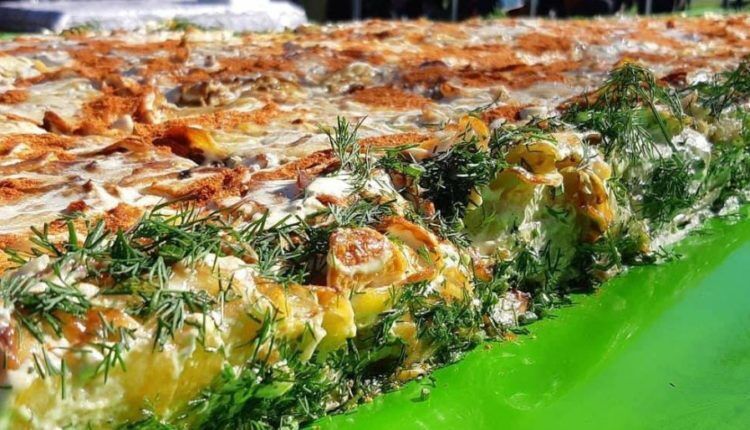 Национальный рекорд: в Запорожье приготовили 26-метровую запеканку 