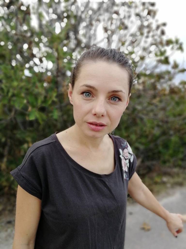 Українська співачка поїхала відпочивати з сім'єю у село: фото