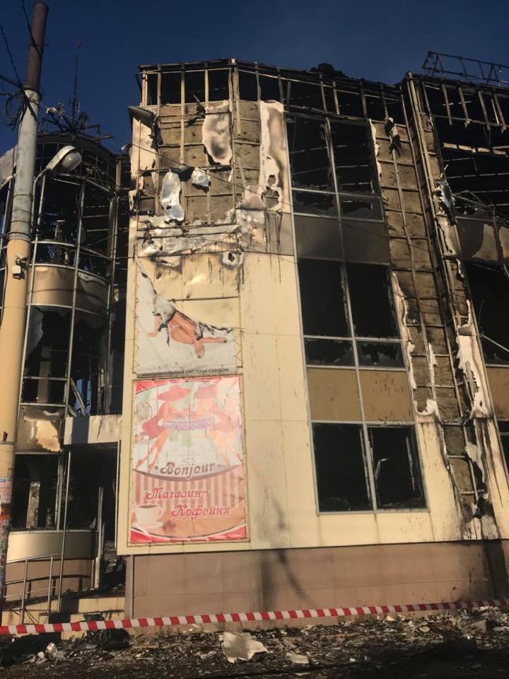 В ''ЛНР'' згорів дотла великий ТЦ: жителі звинуватили окупантів