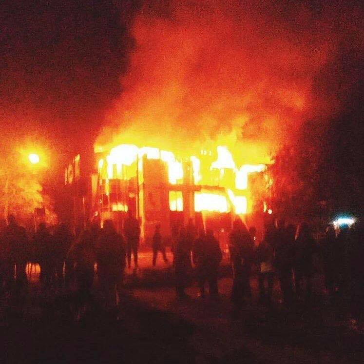 В ''ЛНР'' згорів дотла великий ТЦ: жителі звинуватили окупантів