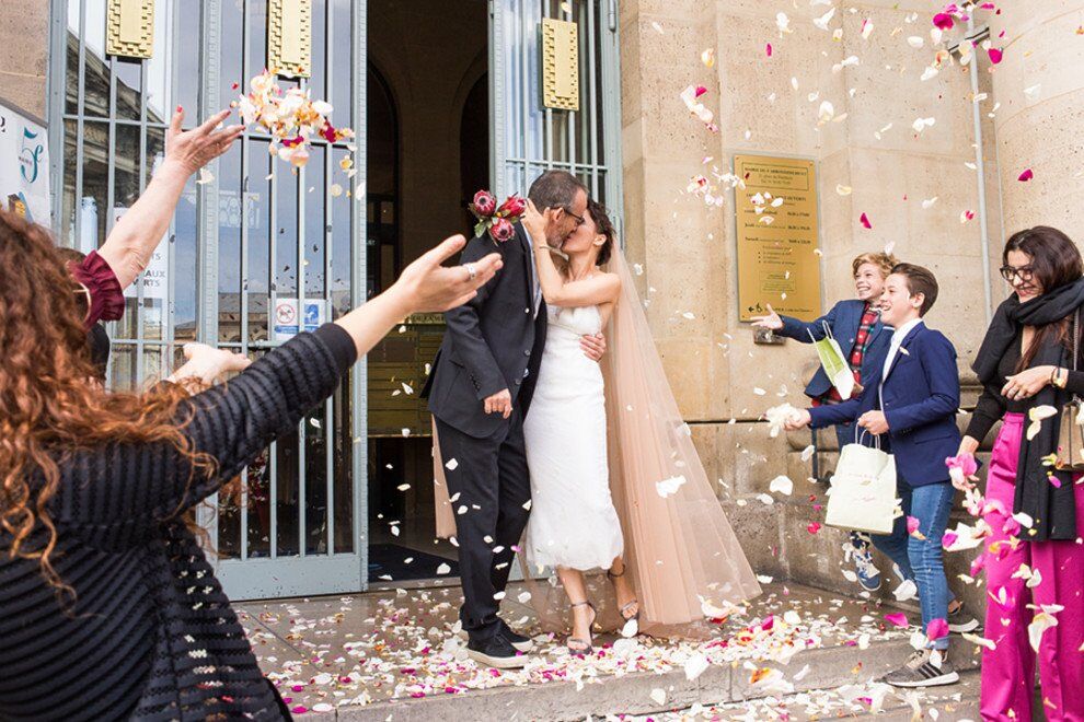 Українська письменниця вийшла заміж у розкішній сукні: яскраві фото
