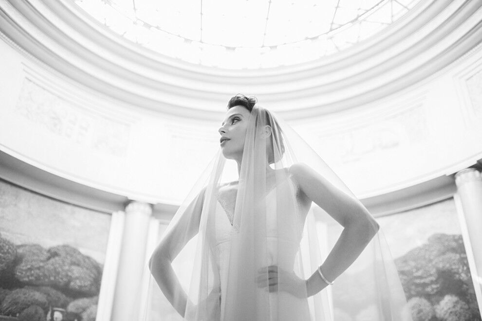 Украинская писательница вышла замуж в роскошном платье: яркие фото