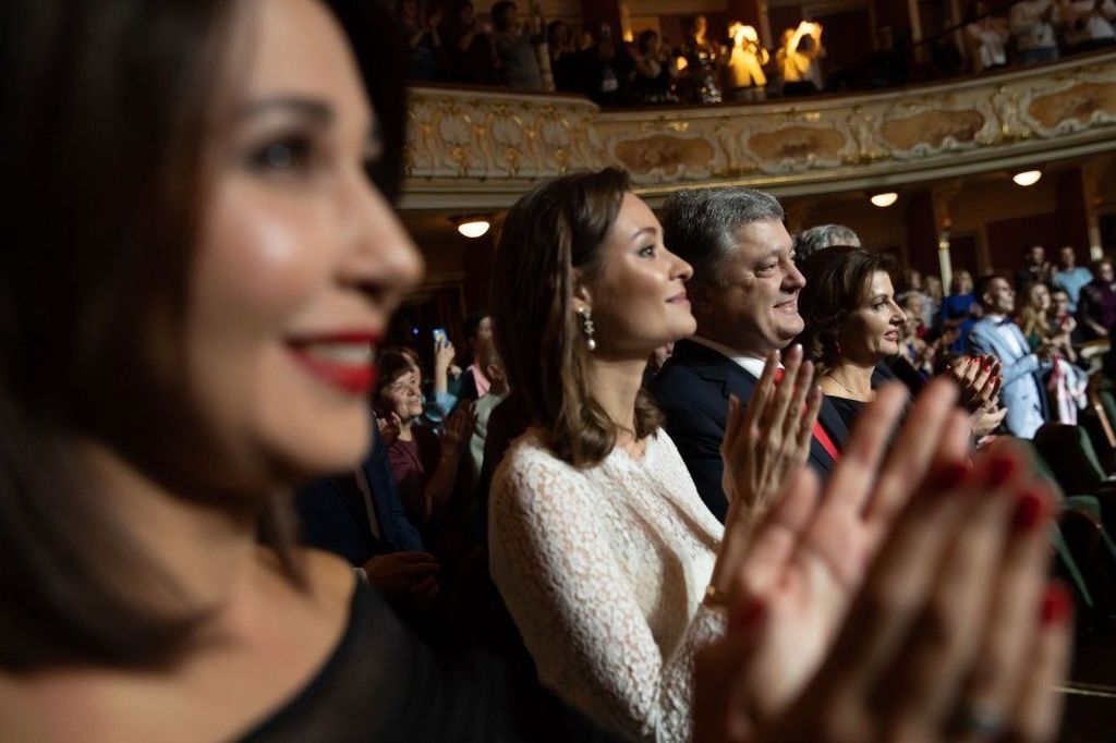 Здивувала: Марина Порошенко з'явилася на червоній доріжці в несподіваному образі