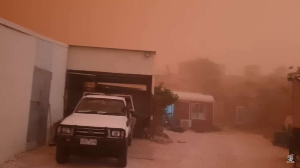Небо червоного кольору: Австралію накрила потужна буря