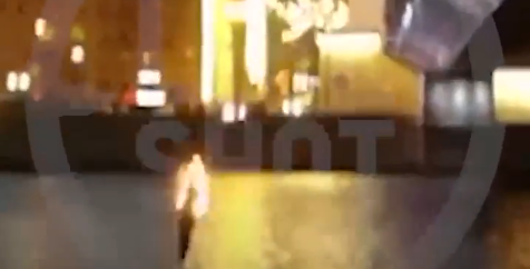 Палаючий хлопець зістрибнув з Кримського моста: з'явилося відео 18+
