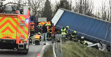 У Чехії розбився автобус з українцями: фото і відео з місця смертельної ДТП