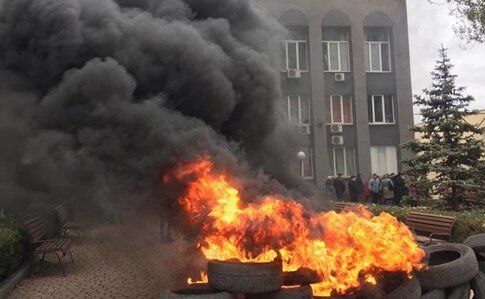 В Кривом Роге жители подожгли шины и устроили бунт: что произошло