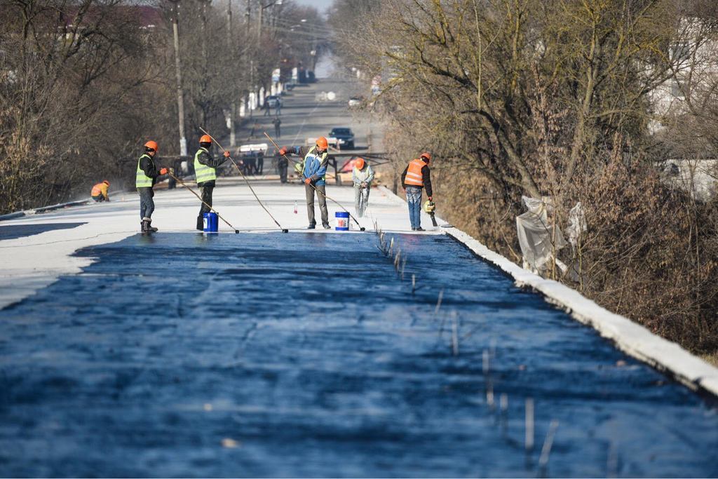 Рекордная сумма: озвучены затраты на строительство и ремонт дорог в Украине
