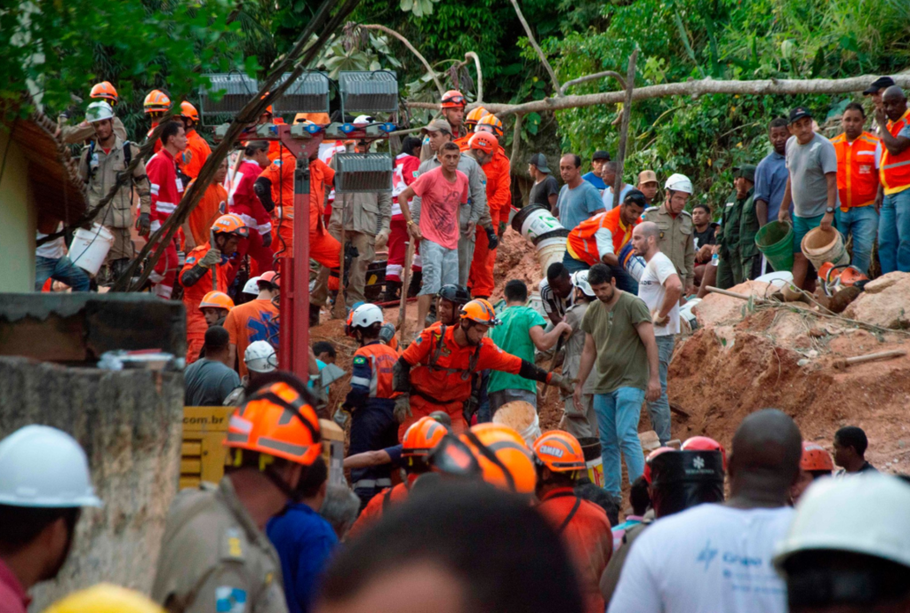 В Бразилии грязь погребла людей живьем: погибли 14 человек
