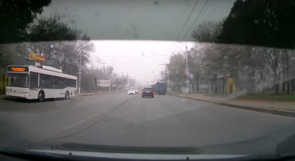 Украинского мэра поймали на дерзком лихачестве на дороге