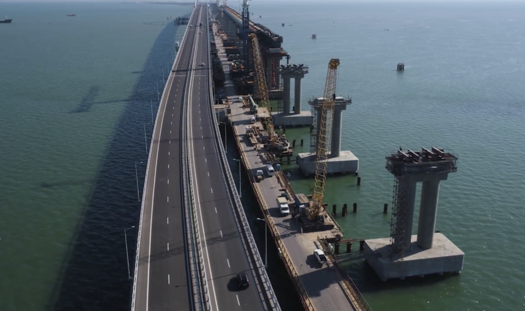''Титанічна робота!'' Окупанти похвалилися ''досягненням'' на Кримському мосту