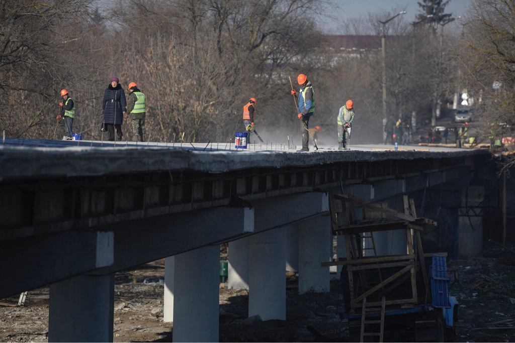 Рекордная сумма: озвучены затраты на строительство и ремонт дорог в Украине