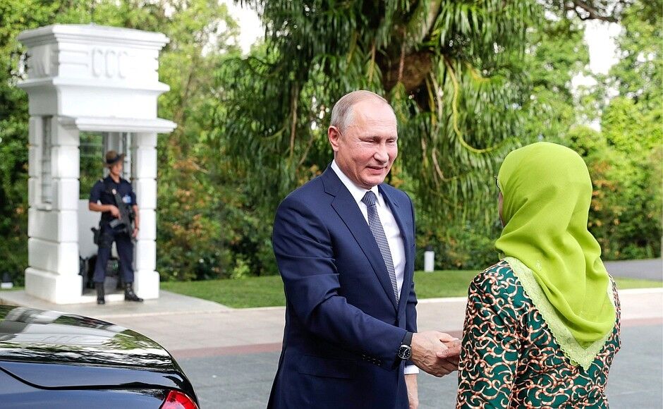 ''Печія і блювотний рефлекс'': Путін розлютив росіян показною щедрістю у Сінгапурі