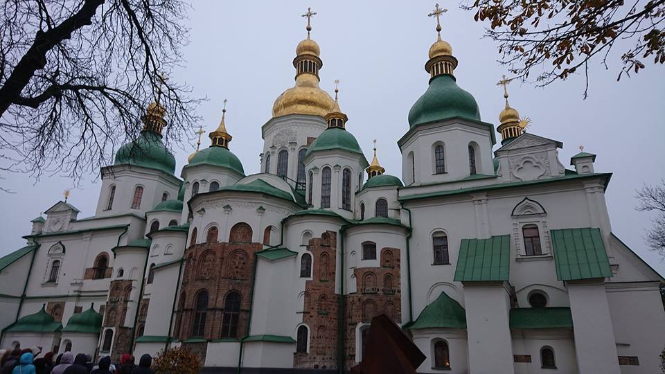 Как на перроне луганского вокзала с цветами будут встречать первый 20-й поезд...