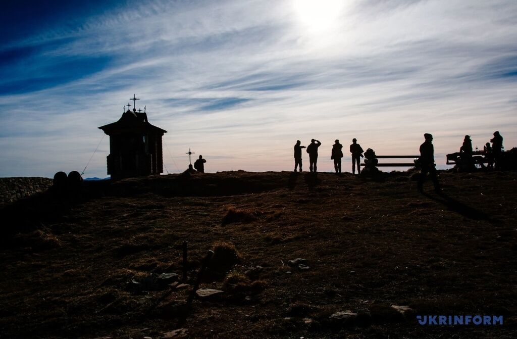 В сети появились яркие фото обсерватории в Карпатах