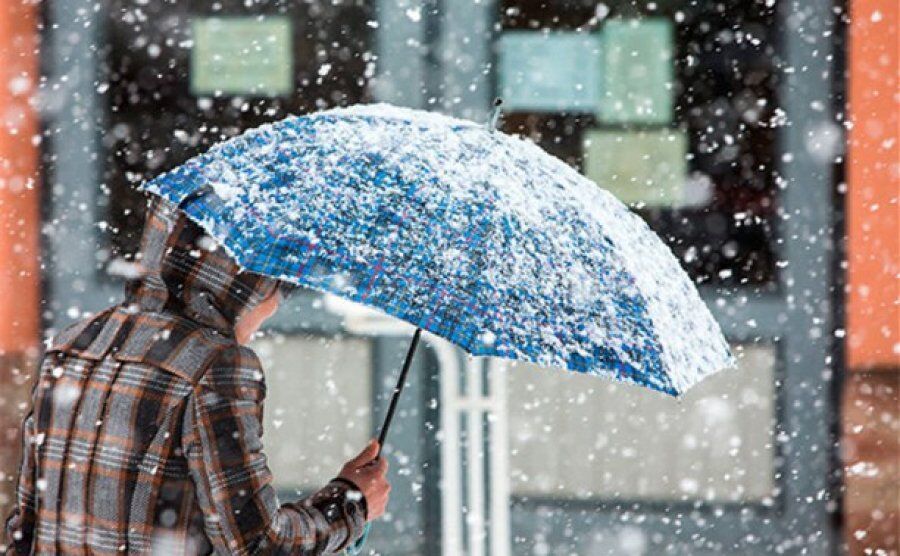 Сніг і крижаний дощ: синоптик уточнила прогноз погоди в Україні