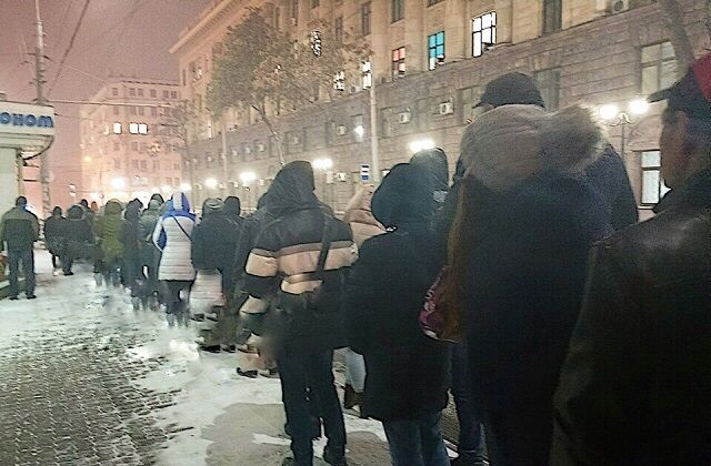 ''Настоящий Мордор'': в РФ аномальный снег вызвал коллапс на дорогах. Появились фото и видео