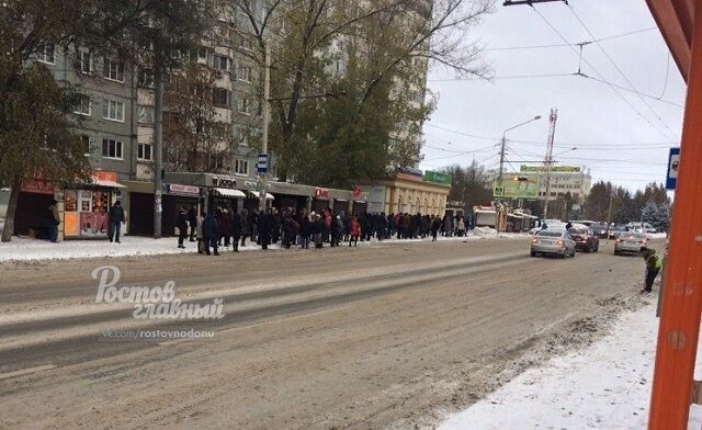 ''Настоящий Мордор'': в РФ аномальный снег вызвал коллапс на дорогах. Появились фото и видео