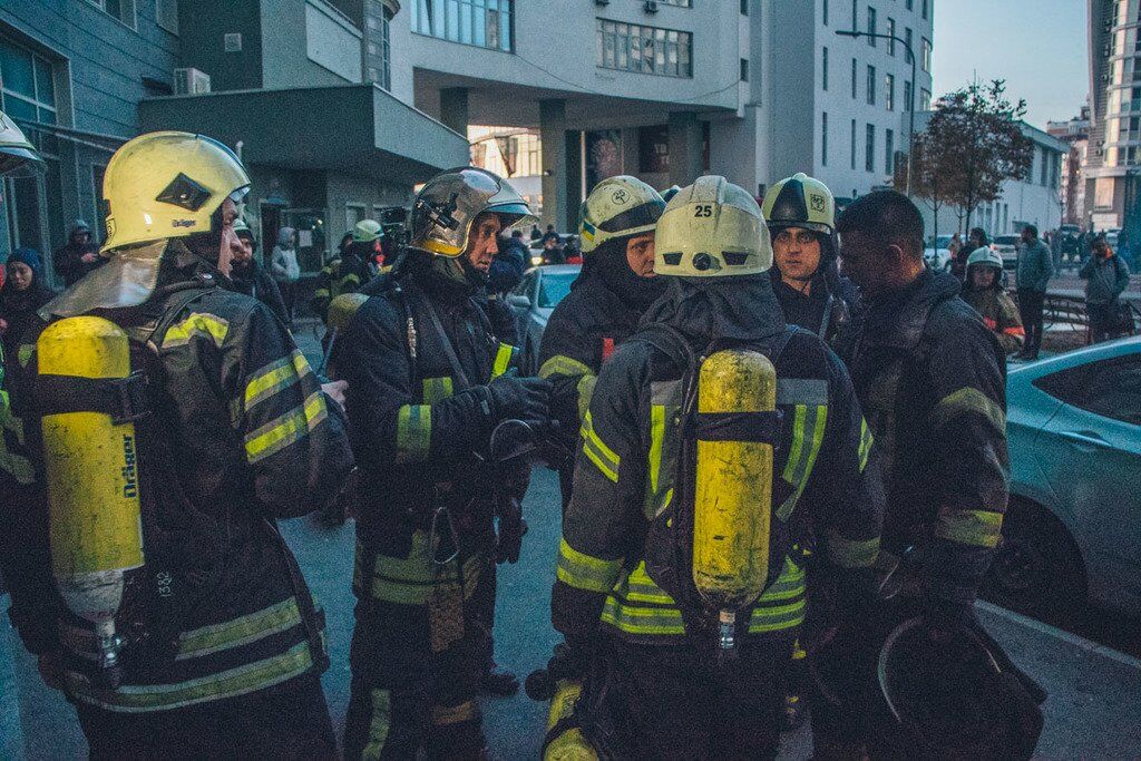 Как тушили пожар в доме на Героев Сталинграда, 2д в Киеве