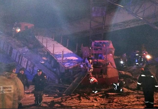 В России рухнул очередной мост: опубликованы фото и видео с места ЧП