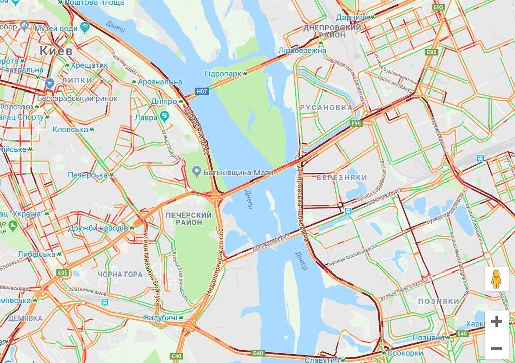 Київ скували багатокілометрові затори: мапа ''червоних'' зон