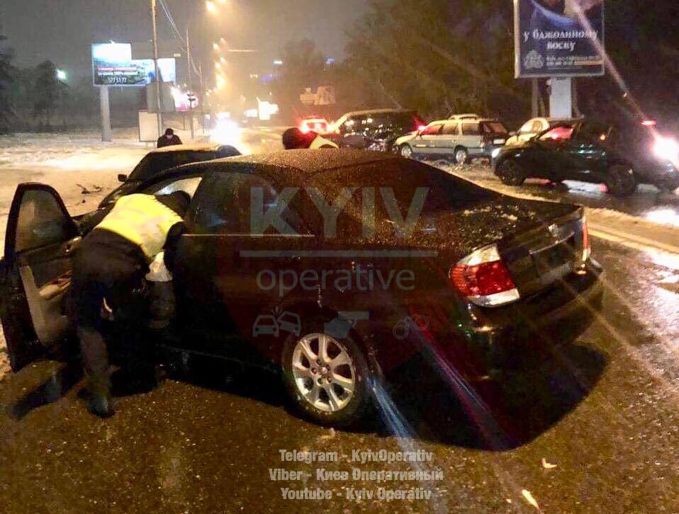''Я из прокуратуры!'' В Киеве пьяный водитель устроил масштабную аварию. Фото и видео