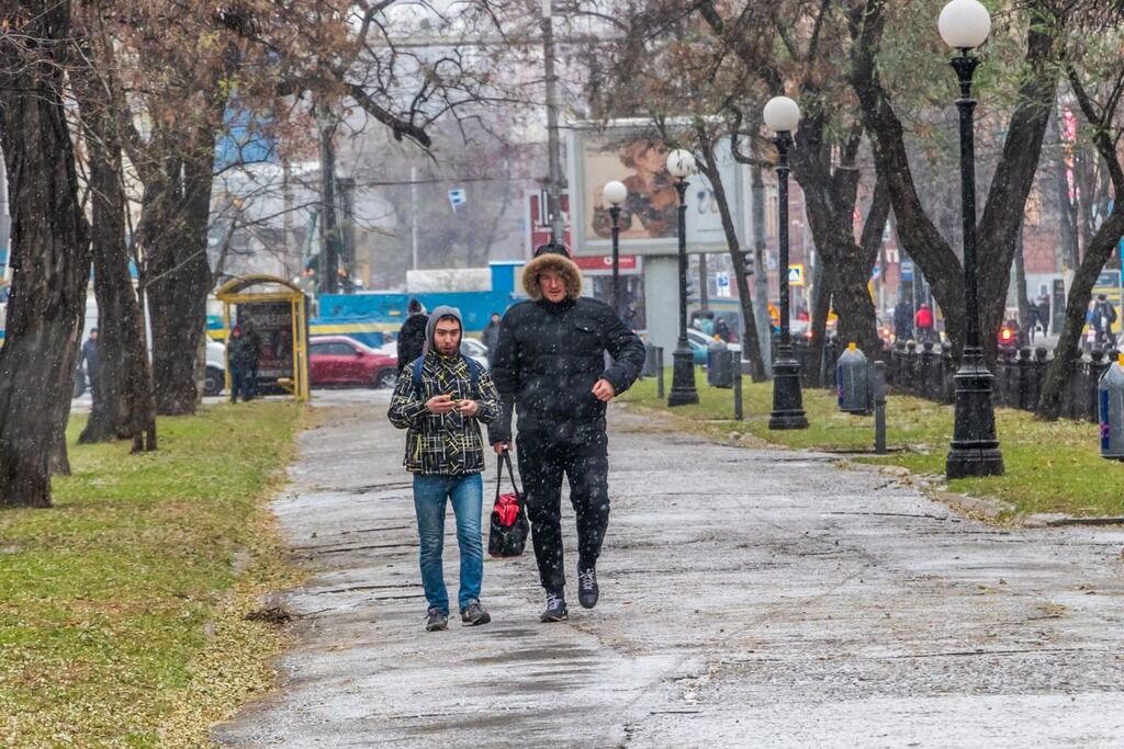 "Демоверсия зимы": в Днепре выпал первый снег