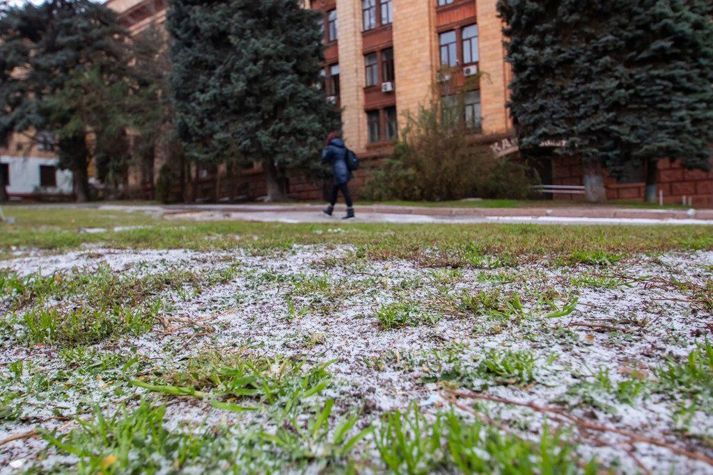 "Демоверсія зими": у Дніпрі випав перший сніг