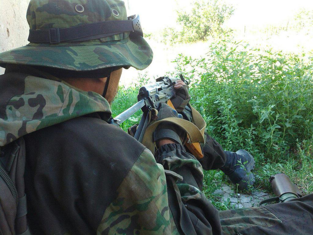 Россия снабдила террористов дешевой амуницией: в "ДНР" показали фото