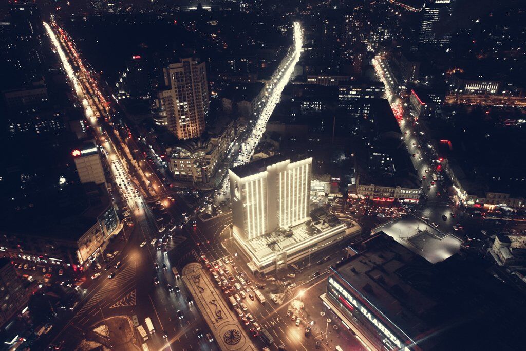 Ночная площадь Победы в Киеве: яркие фото с высоты